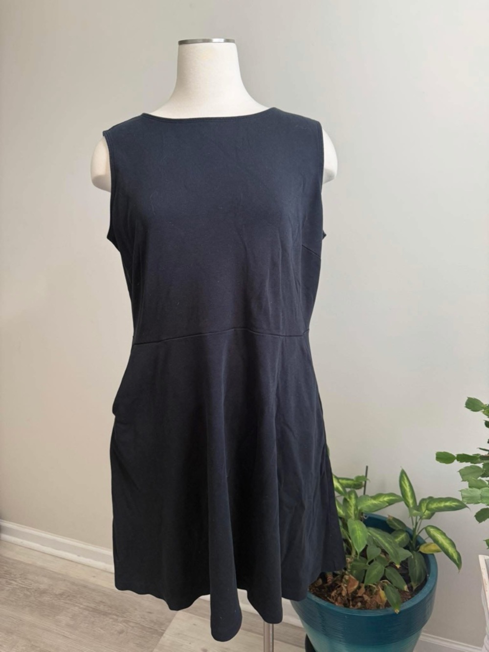 New York & Company Sleeveless Black Fit-and-Flare Mini Dress